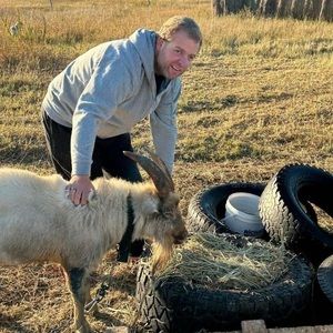 Meet your Posher, Adam